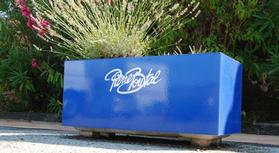 Habillez votre jardin avec nos bancs & jardinières en tuiles émaillées